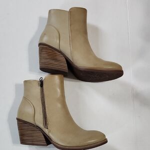 Women's Korks Hattie Wedge Booties Tan Ankle Boots - 7.5